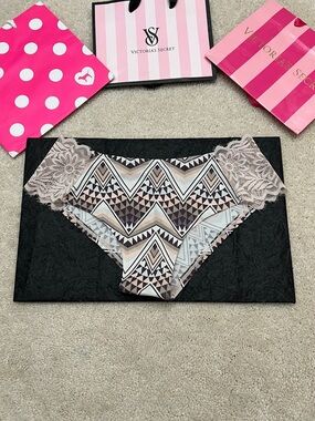Victoria’s Secret PINK Geo Print Satin Lace Trim XLR Cheekster Panties Large L